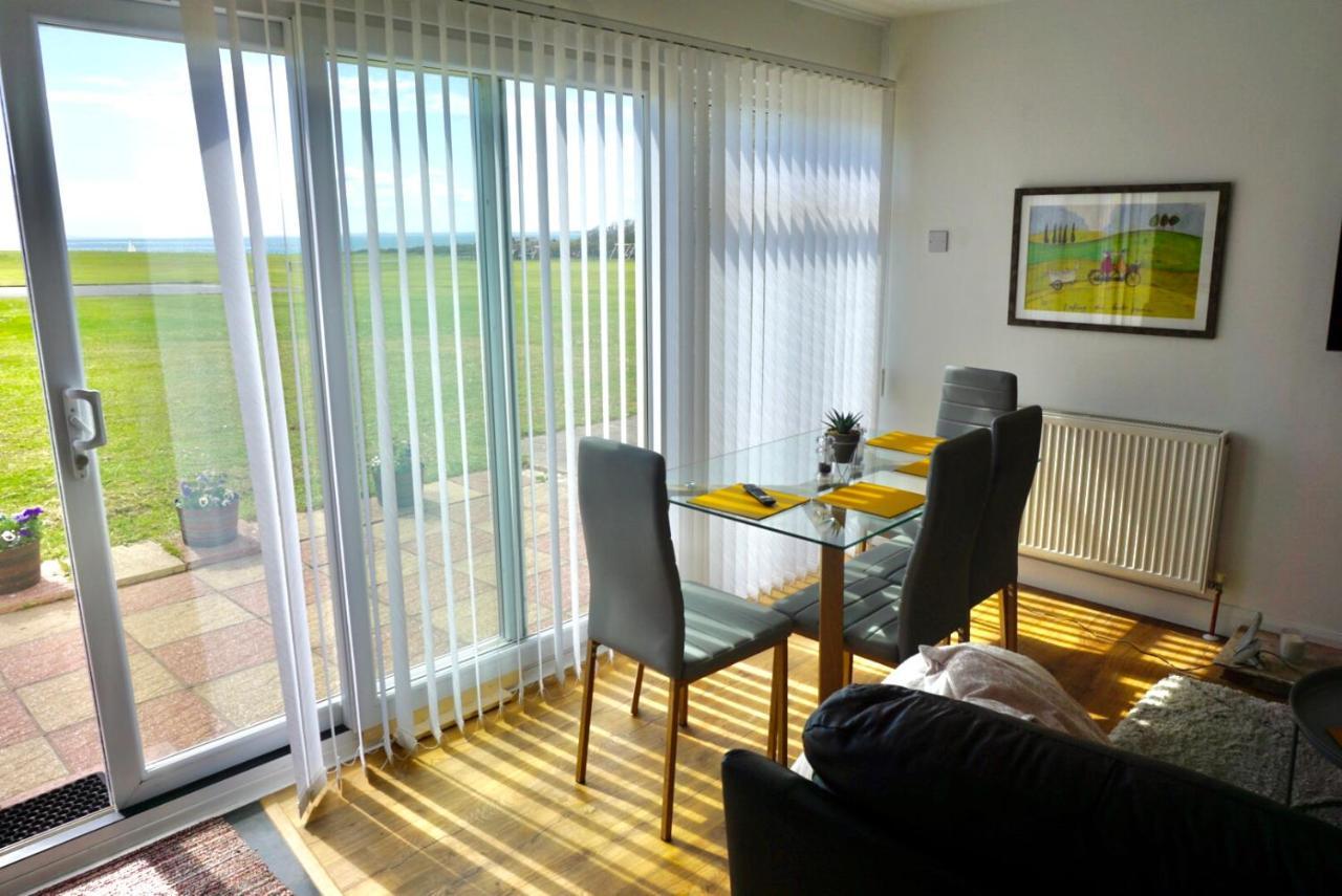 Seaview Self-Catering Coastal Bungalow In Rural West Wight Freshwater Exterior photo